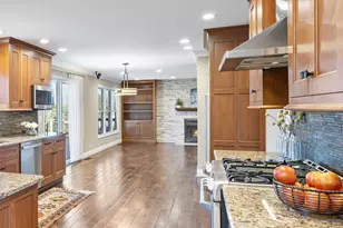 8 Burgundy Ct, Bloomington, IL 61704 - Photo 23