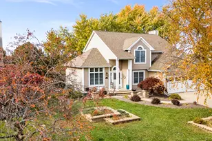 8 Burgundy Ct, Bloomington, IL 61704 - Photo 5