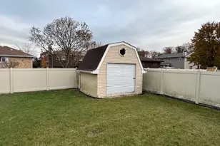 18539 Country Ln, Lansing, IL 60438 - Photo 5