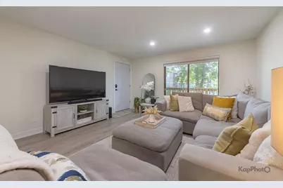 6612 W 64th Place #2W, Chicago, IL 60638 - Photo 3