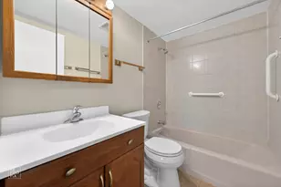 1198 Royal Glen Dr, Glen Ellyn, IL 60137 - Photo 9