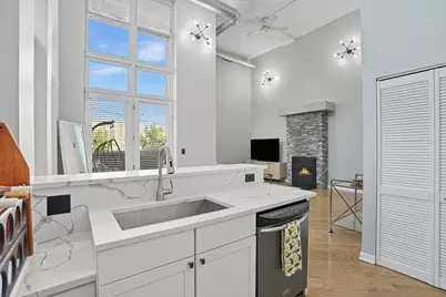 3550 W Montrose Avenue #107, Chicago, IL 60618 - Photo 11