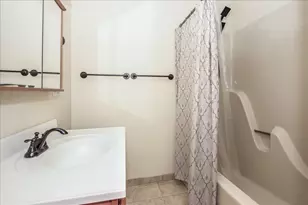 900 Glenmore Ln, Elgin, IL 60124 - Photo 25