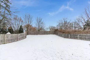 900 Glenmore Ln, Elgin, IL 60124 - Photo 29