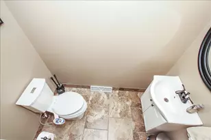 900 Glenmore Ln, Elgin, IL 60124 - Photo 19