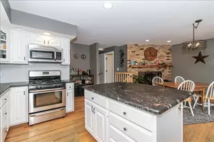 900 Glenmore Ln, Elgin, IL 60124 - Photo 13