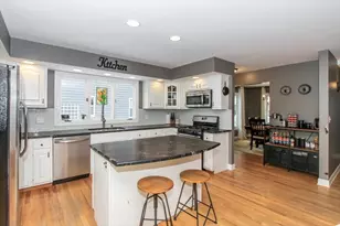 900 Glenmore Ln, Elgin, IL 60124 - Photo 11