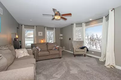 900 Glenmore Lane, Elgin, IL 60124 - Photo 5