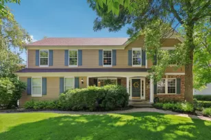 305 Buckingham Dr, Algonquin, IL 60102 - Photo 1