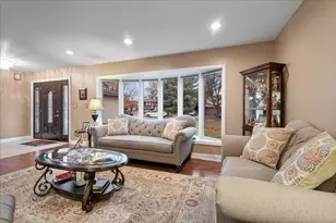 731 Highpoint Ct, Schaumburg, IL 60193 - Photo 9