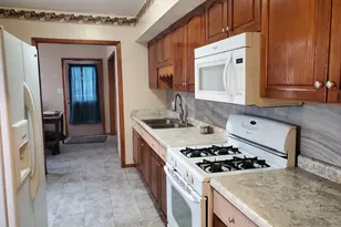 803 E Illinois St, Freeport, IL 61032 - Photo 9