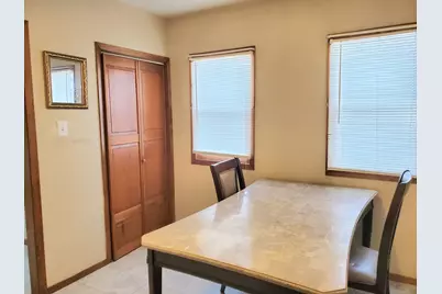 803 E Illinois Street, Freeport, IL 61032 - Photo 11