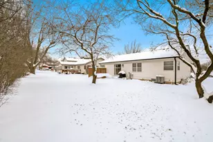 752 N Brookdale Dr, Schaumburg, IL 60194 - Photo 23