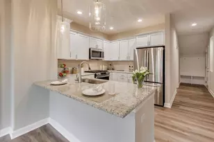 387 Masters Dr, Addison, IL 60101 - Photo 3