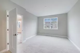 387 Masters Dr, Addison, IL 60101 - Photo 9