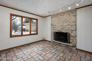 6724 Meadow Crest Dr, Downers Grove, IL 60516 - Photo 9