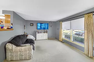 352 Sioux Ln, Carol Stream, IL 60188 - Photo 3