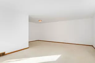 7721 Stevens St, Darien, IL 60561 - Photo 3