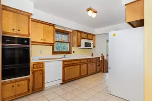 7721 Stevens St, Darien, IL 60561 - Photo 5