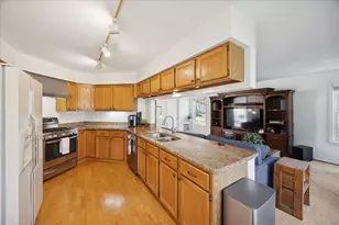 11438 Ashley Woods Dr, Westchester, IL 60154 - Photo 9