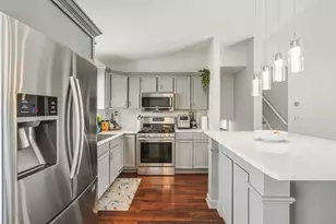 3668 N Grandview Ave, Gurnee, IL 60031 - Photo 9