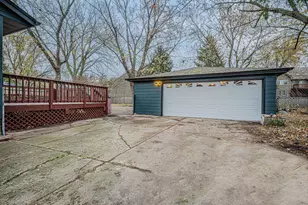 9N621 Flora Dr, Elgin, IL 60123 - Photo 23