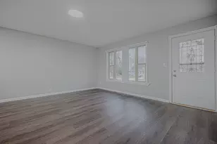 9N621 Flora Dr, Elgin, IL 60123 - Photo 5