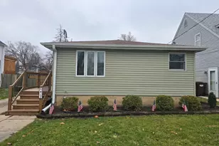 417 Stewart Ave, Woodstock, IL 60098 - Photo 1