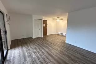 413 Berkshire Dr, Crystal Lake, IL 60014 - Photo 5