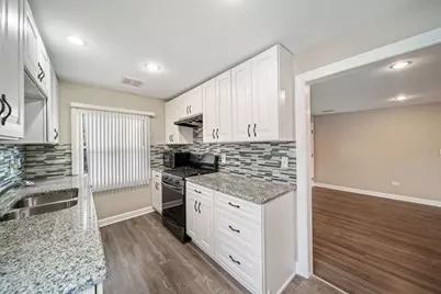 7949 Newland Avenue, Burbank, IL 60459 - Photo 11