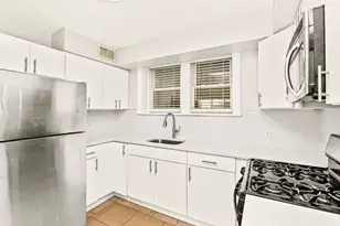 6353 W Raven St, Chicago, IL 60646 - Photo 9