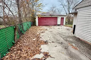 218 Marquette St, Park Forest, IL 60466 - Photo 3