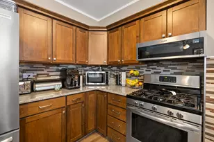 8232 S Ferdinand Ave, Bridgeview, IL 60455 - Photo 9