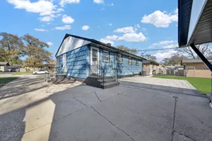 19 Mohawk Dr, Thornton, IL 60476 - Photo 3