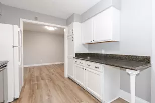 502 Colton Ave, Bloomington, IL 61701 - Photo 9