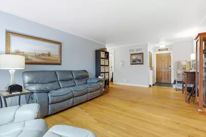 2105 Sprucewood Lane, Lindenhurst, IL 60046 - Photo 7