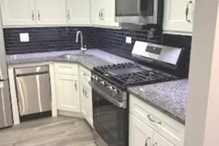 2050 Valencia Dr, Northbrook, IL 60062 - Photo 3