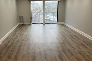 2050 Valencia Dr, Northbrook, IL 60062 - Photo 5