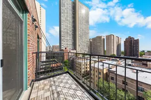 3900 N Pine Grove Ave, Chicago, IL 60613 - Photo 9