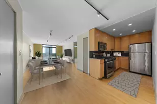 3900 N Pine Grove Ave, Chicago, IL 60613 - Photo 3