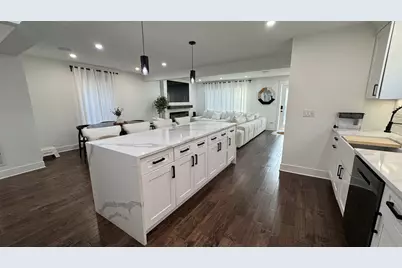 1739 N 24th Avenue, Melrose Park, IL 60160 - Photo 9