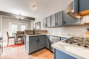 1227 Asbury Ct, Elgin, IL 60120 - Photo 9