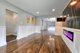 8109 S Marquette Ave, Chicago, IL 60617 - Photo 7