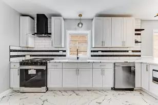 8109 S Marquette Ave, Chicago, IL 60617 - Photo 13