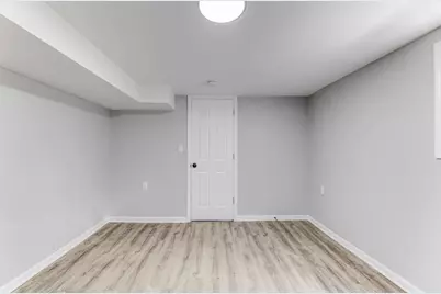 8109 S Marquette Avenue, Chicago, IL 60617 - Photo 27