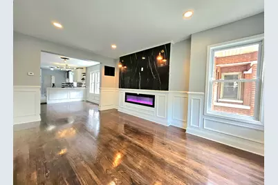 8109 S Marquette Avenue, Chicago, IL 60617 - Photo 5