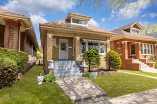 8109 S Marquette Ave, Chicago, IL 60617 - Photo 3