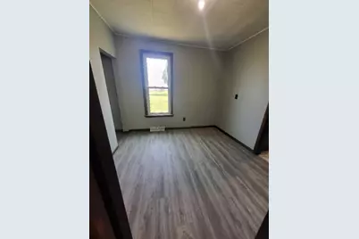 801 Main Street, Crescent City, IL 60928 - Photo 3