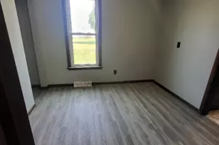 801 Main St, Crescent City, IL 60928 - Photo 3