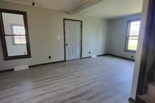 801 Main St, Crescent City, IL 60928 - Photo 11